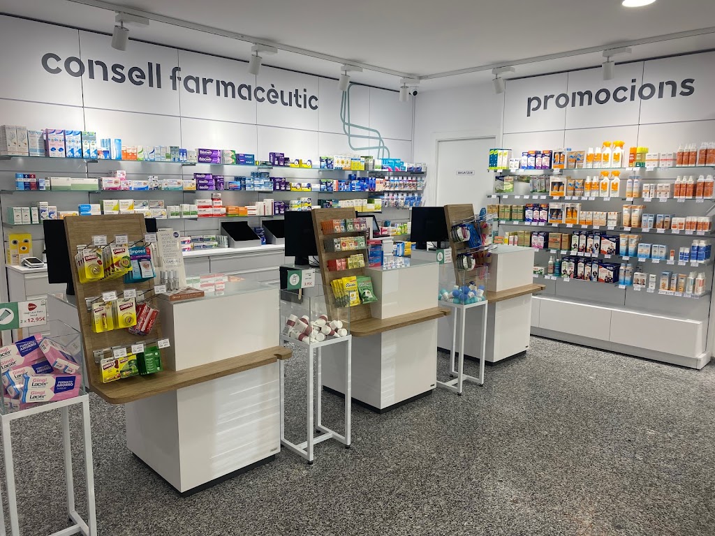 Farmacia Central les Bobiles (b18 farmacia) — Del propietario