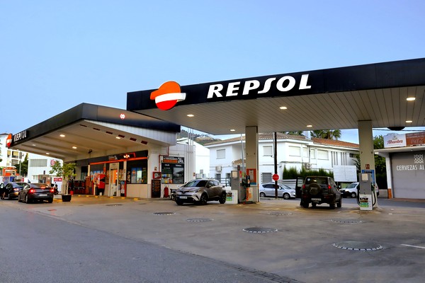 Gasolinera La Paloma — Exterior