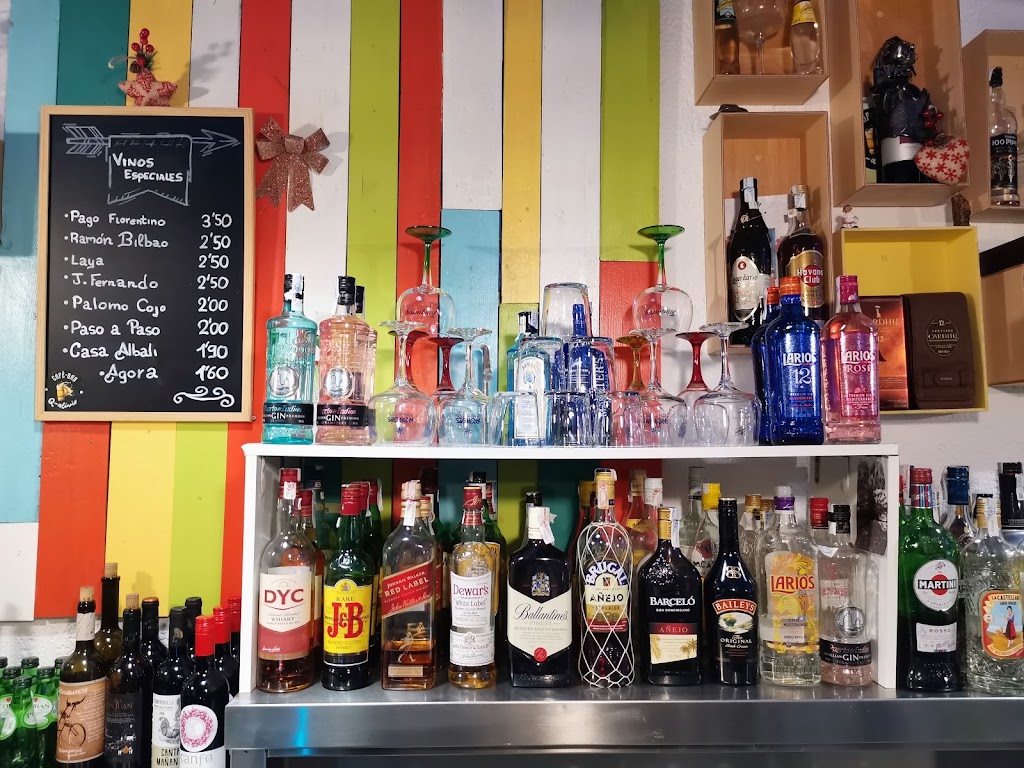 CAFE BAR Q-ALIVIO — Ambiente