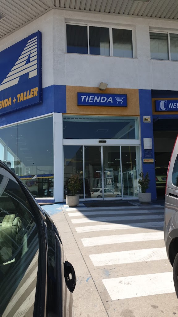Autocenter — Exterior