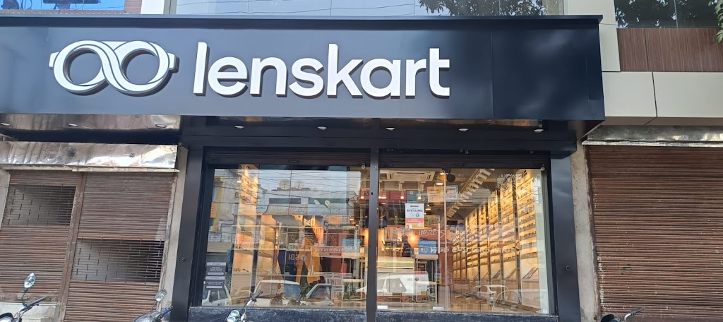 Lenskart Com At University Road Gwalior