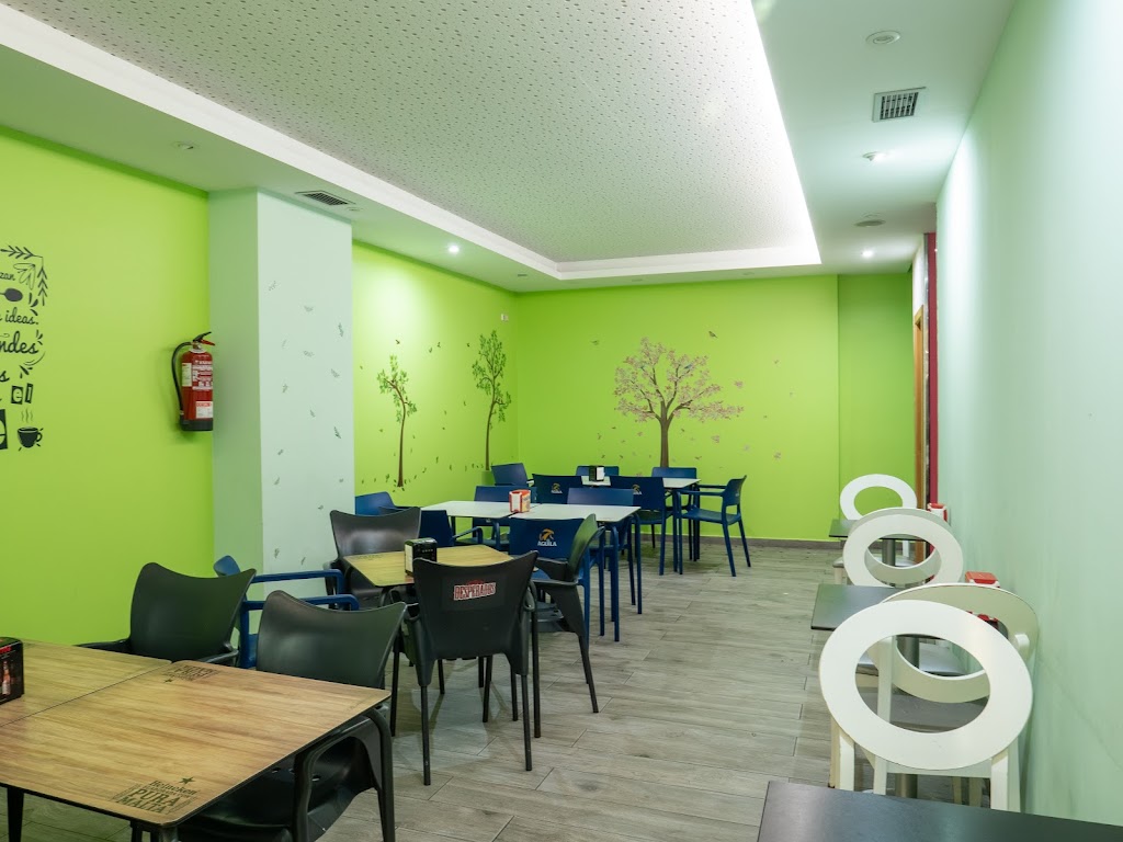Xardin Pasteleria Panaderia y Cafe - Bar — Ambiente