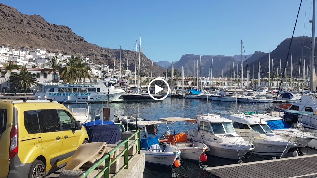 Billy's Bar Restaurante, Puerto de Mogan, Gran Canaria — Videos