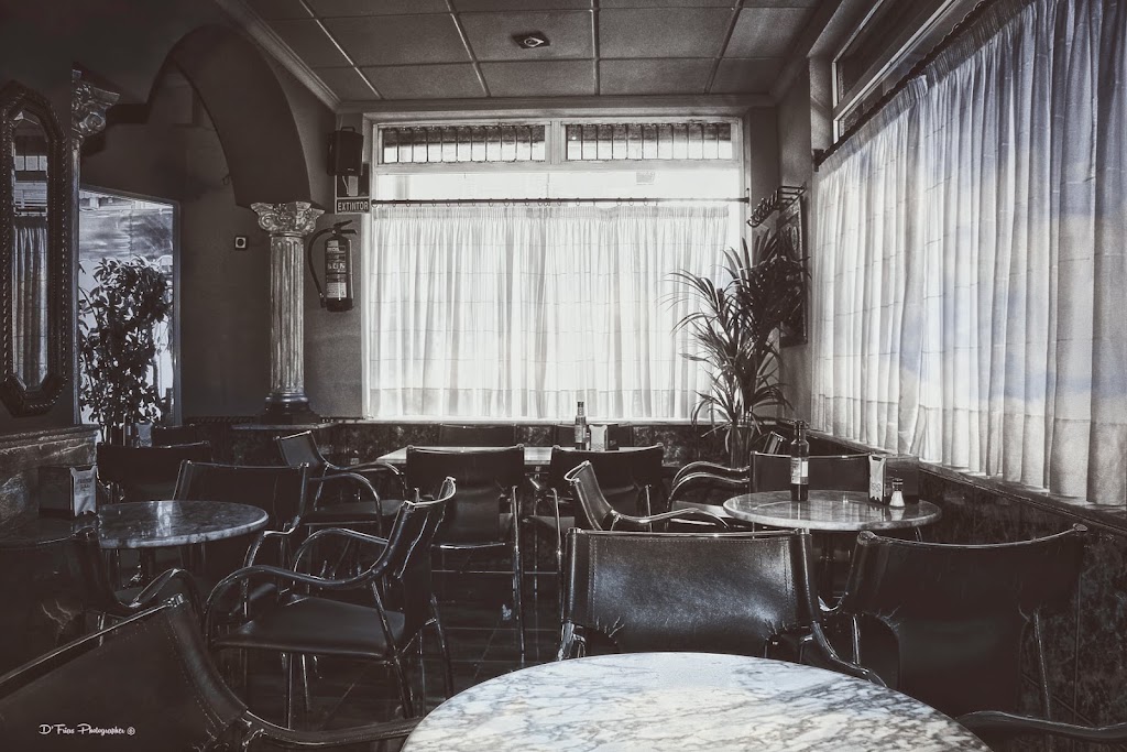 Via Veneto Cafe — Ambiente