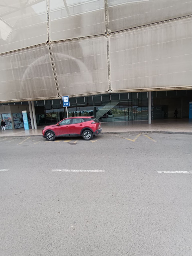 Zona de tierra Hospital Santa Lucia — Estacionamiento