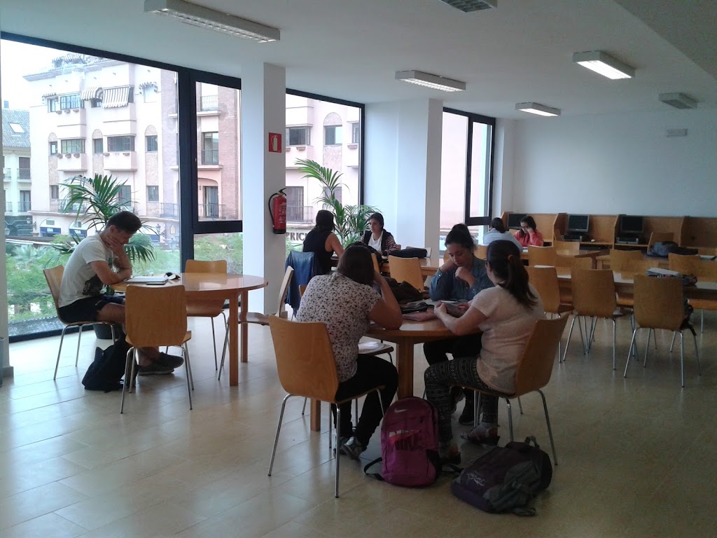 Biblioteca Publica Municipal - Casa de la Cultura "Blas Infante" — Del propietario