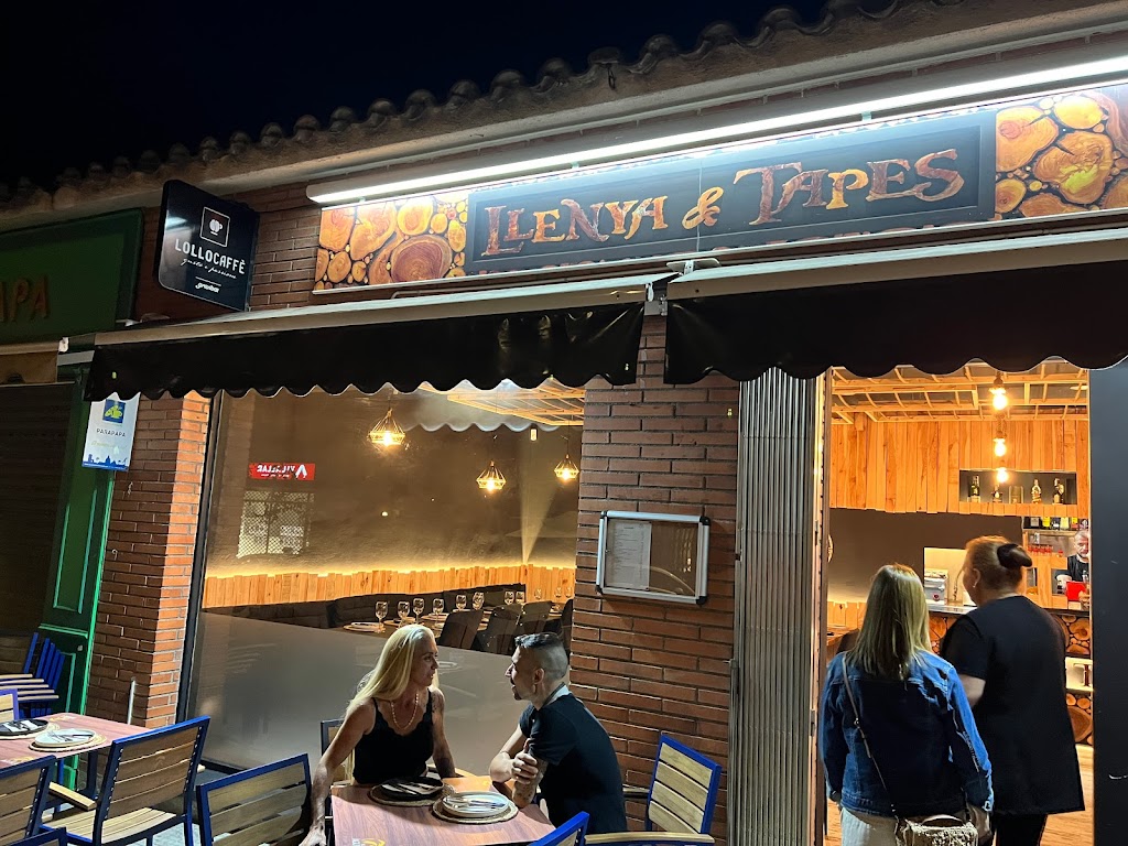 Llenya & Tapes