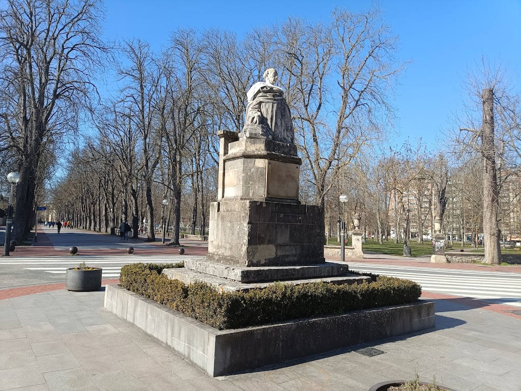 Monumento a Fray Francisco de Vitoria