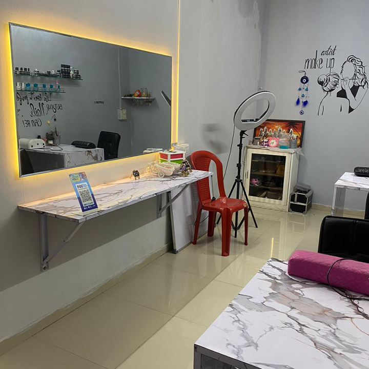 Utkarsh Salon Nail Makeup