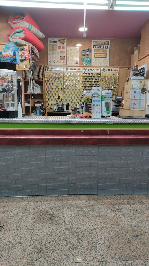 Reparacion de Calzado y Duplicado de Llaves Adrian