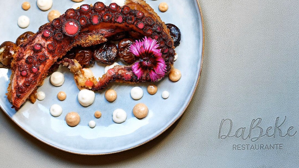 Dabeke Restaurante — Comida y bebida
