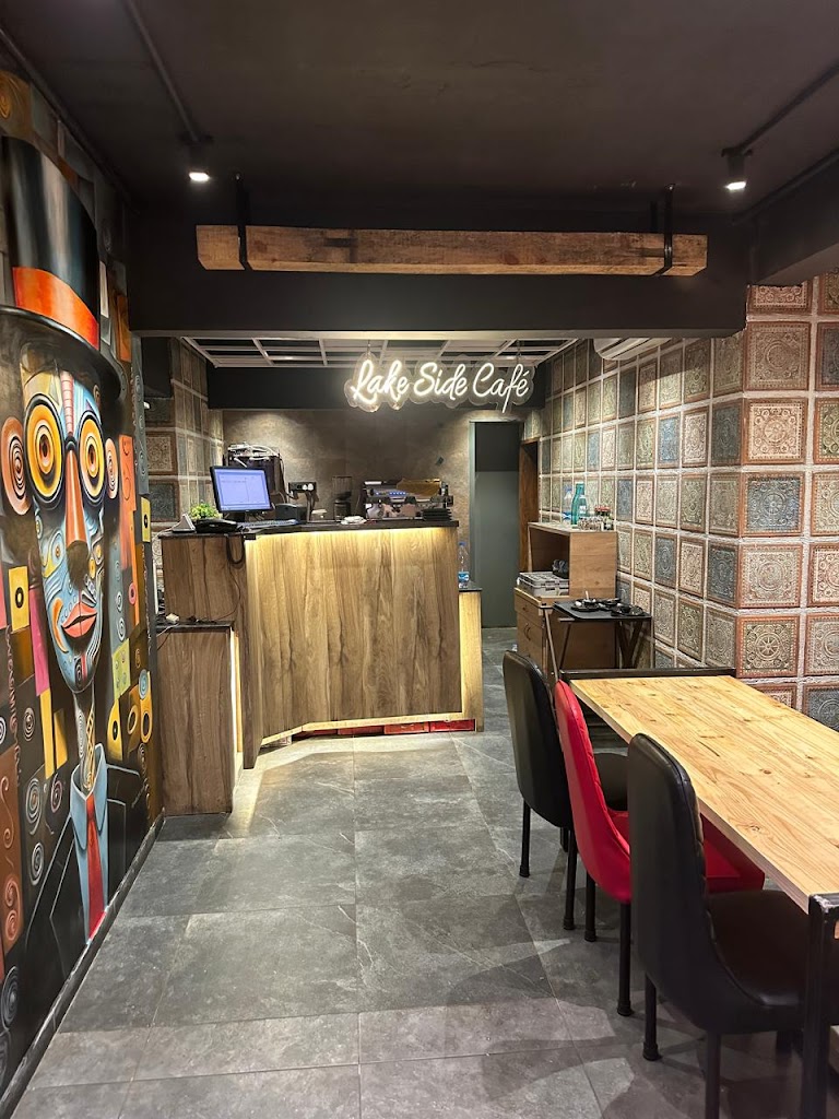 Lake Side Cafe Eatery