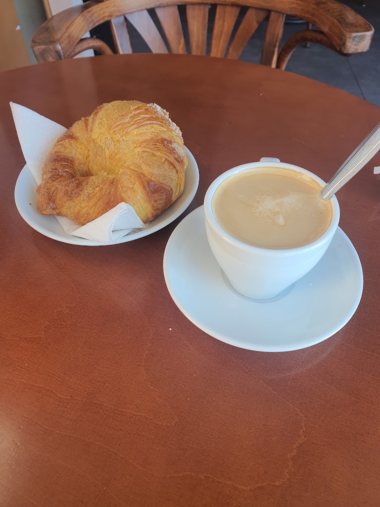 Cafeteria Andreea — Comida y bebida