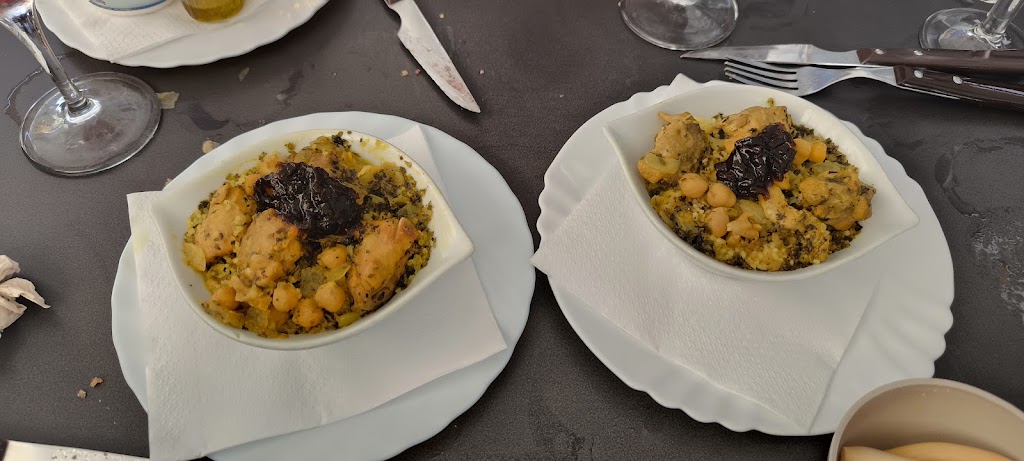 La Brujidera — Comida y bebida