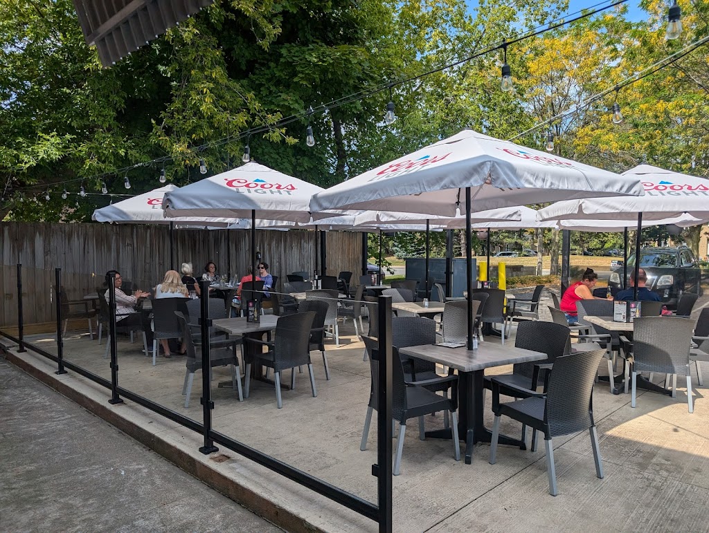 Chucks Roadhouse Bar & Grill in Niagara-Falls