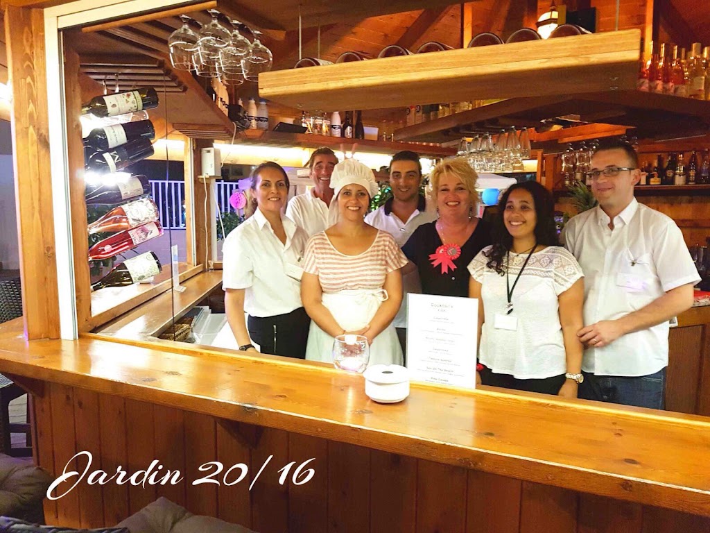 Jardin 2016 Beach and Bar Restaurante — Ambiente
