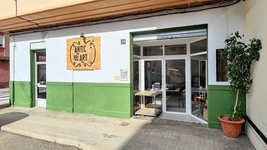 Antic Art Restauracion - Cursos de restauracion de muebles en Valencia — Del propietario