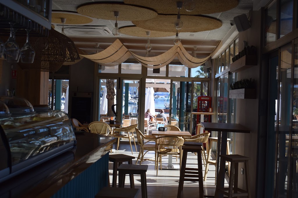 La Marina Puerto de Mazarron — Ambiente