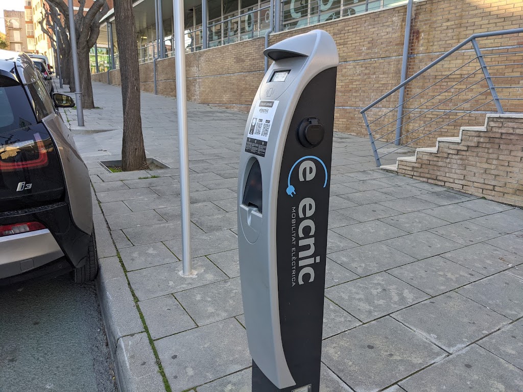 Etecnic Charging Station