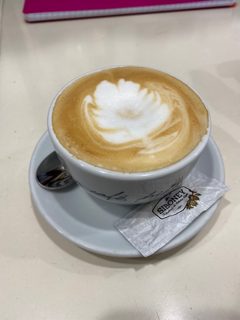 Trocadero Cafe — Comida y bebida