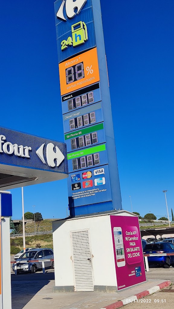 Gasolinera Carrefour — Surtidor de combustible