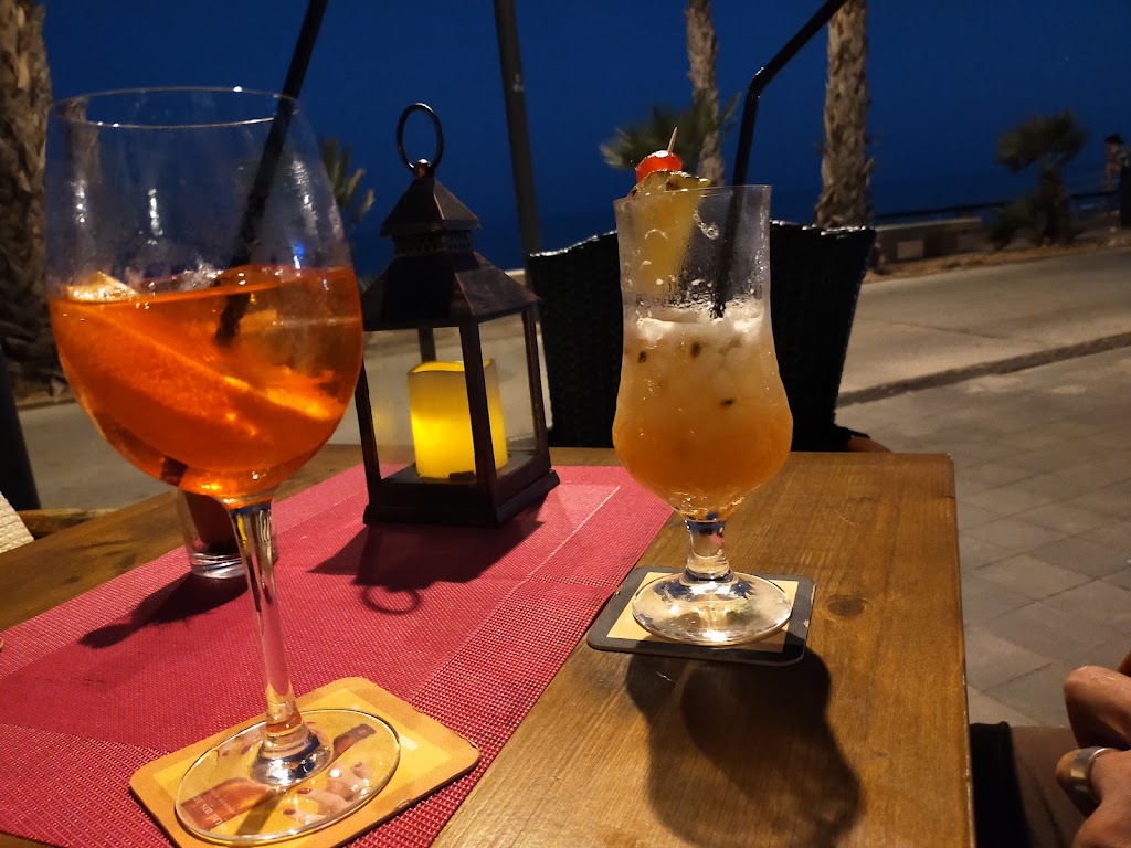 Natalia's Bar — Comida y bebida