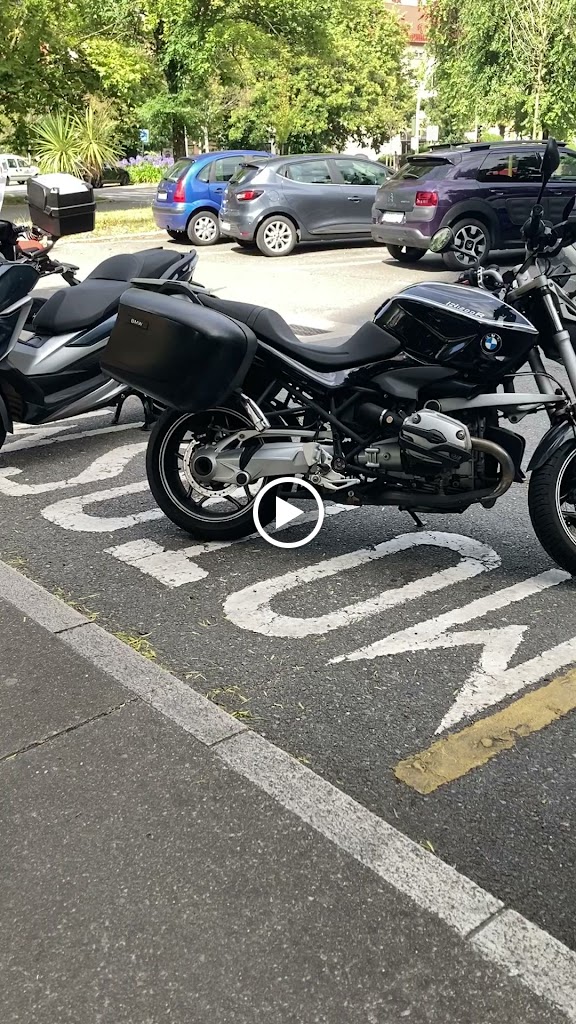 Aparcamiento Motos — Videos