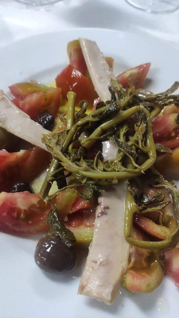 Bar Tanagas — Comida y bebida