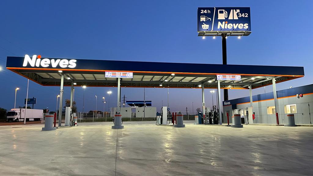 Gasolinera Nieves Merida — Exterior