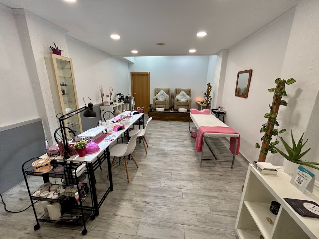 YZ Beauty for Women - Unas & Pestanas — Interior