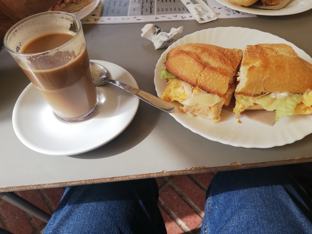 Cafeteria El cafe de Diego — Comida y bebida