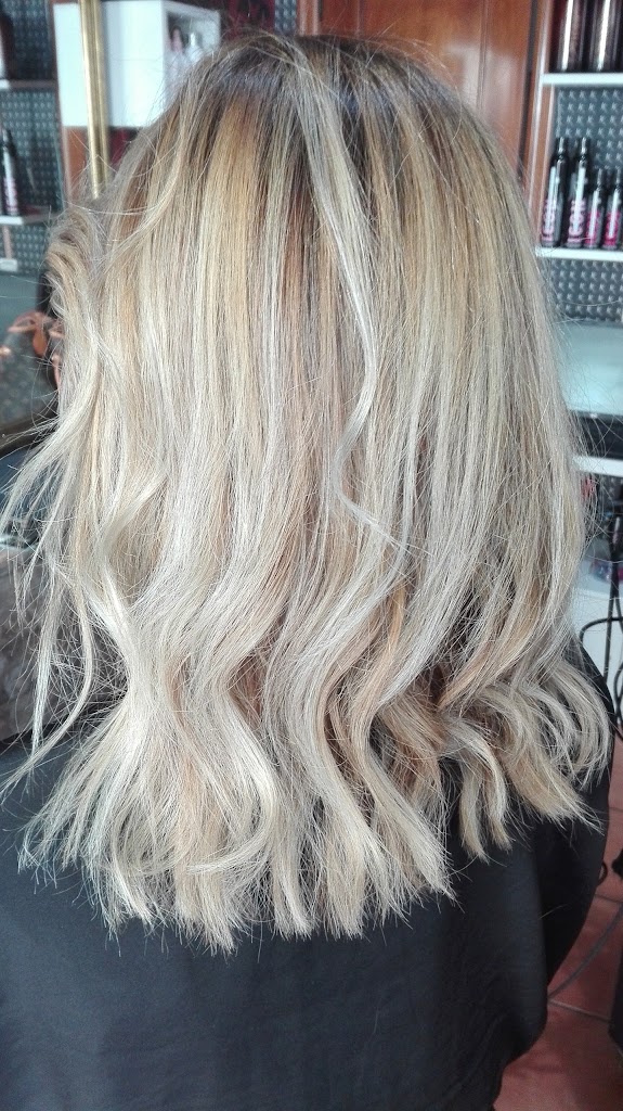 PELUQUERIA EL SALON D'LAURA — Peinado
