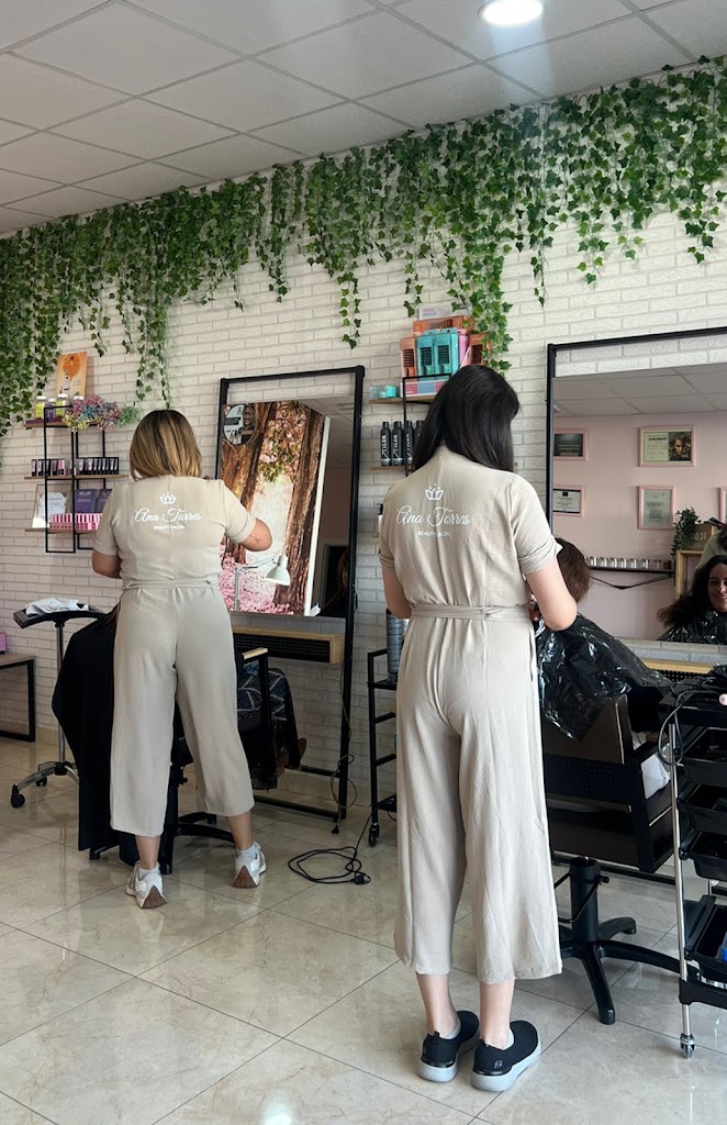 Ana Torres Beauty Salon — Del propietario