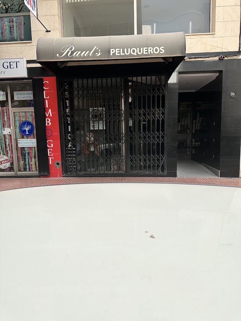Raul Peluqueros — Exterior