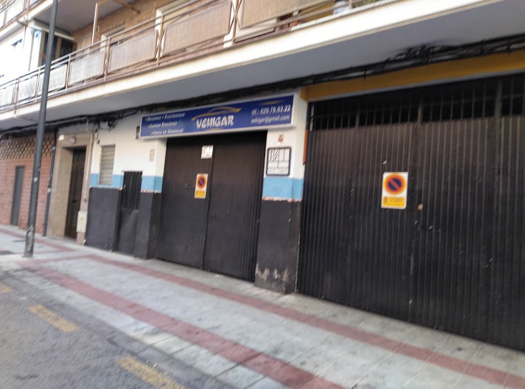 Taller Amorosomotors — Exterior