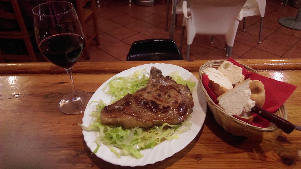 Bar Bujio — Comida y bebida