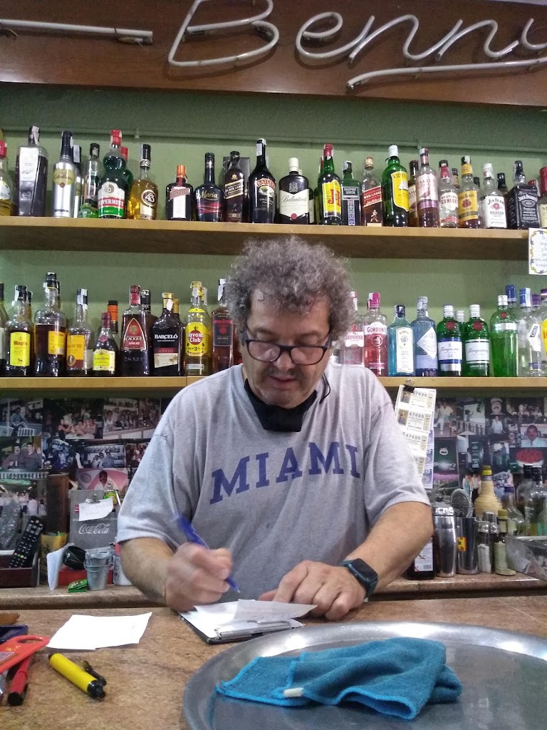 Benny's Bar Calella — Ambiente