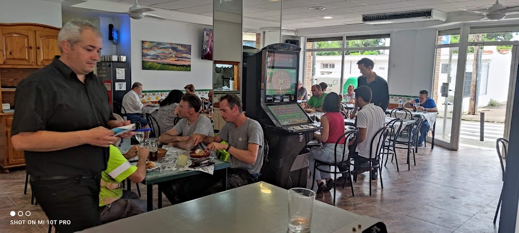 BAR RESTAURANTE AVENIDA 98. — Todas