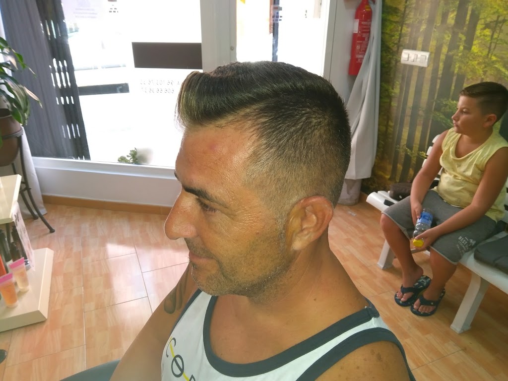 JOTA'S Peluqueros Unisex — Peinado