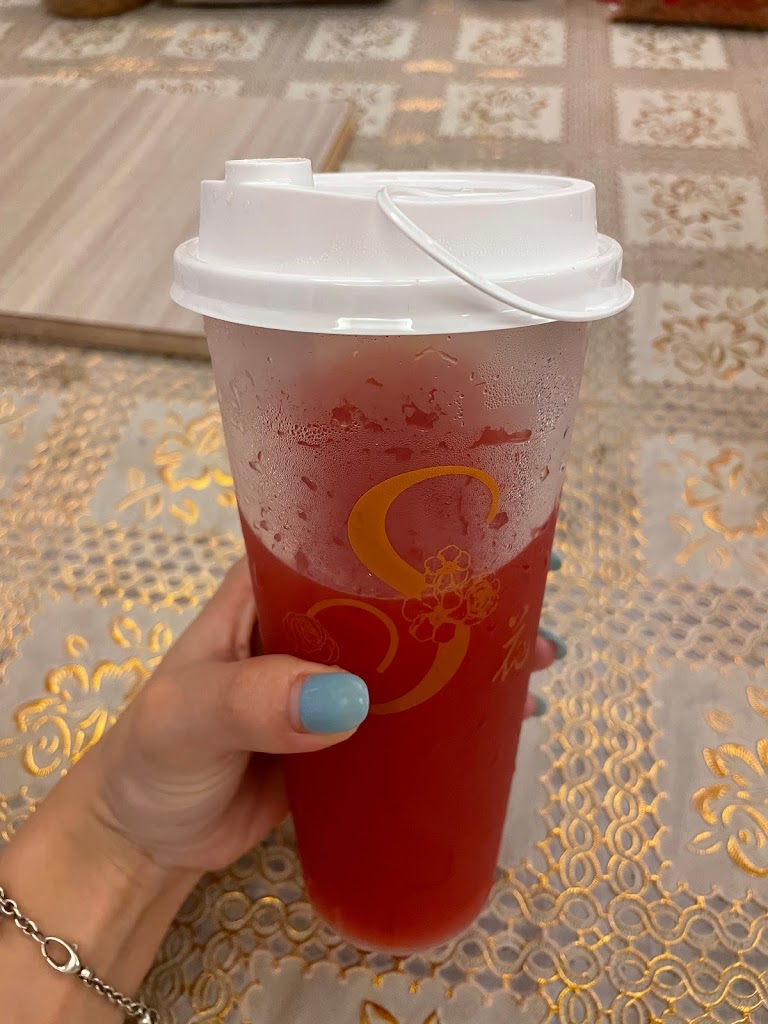 S花飲 天然無咖啡因 花茶 現打果汁 柳橙汁 西瓜汁 複方花茶 玫瑰 洋甘菊 薰衣草 蝶豆花 桃園 經國店 飲料店 的照片