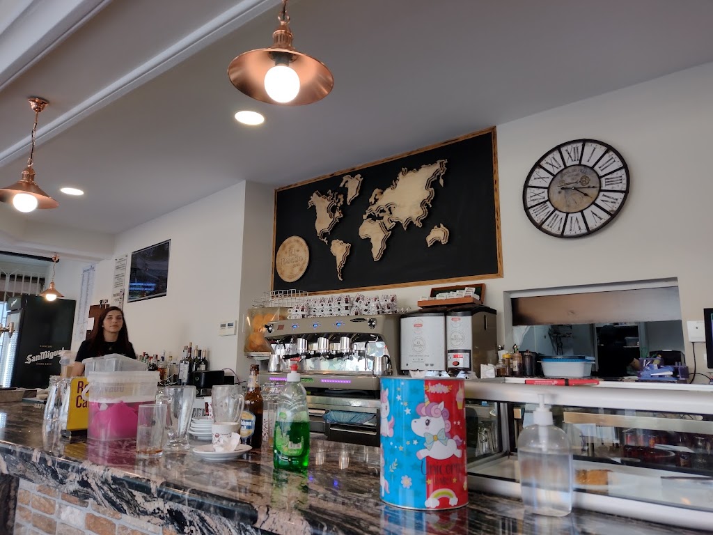 Cerveceria-Cafeteria El Ruedo — Ambiente