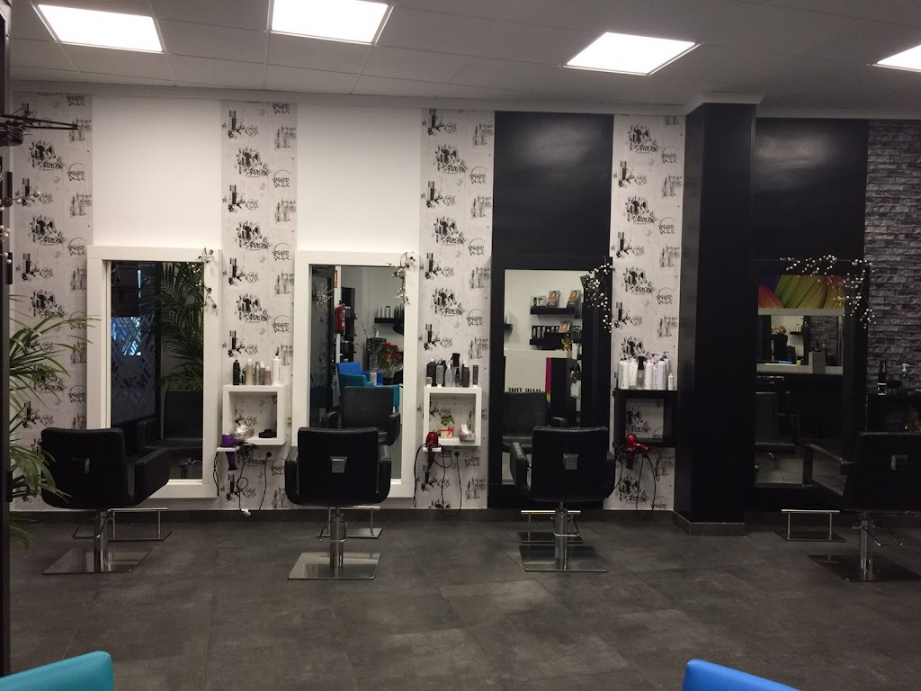 HAIR TIME Miguel Valdes ESTILISTAS — Interior