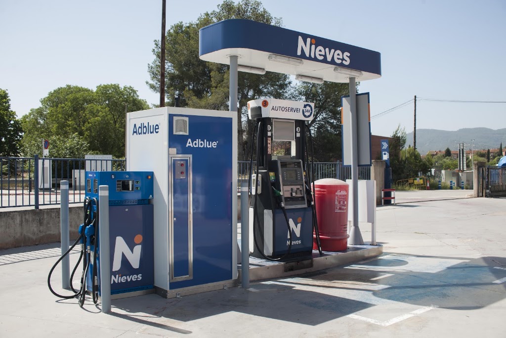 Gasolinera Nieves Martorell — Estacion de servicio