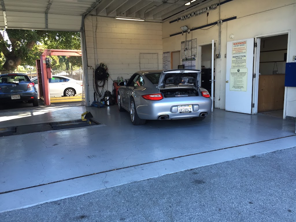 Smog inspection station in Redwood City