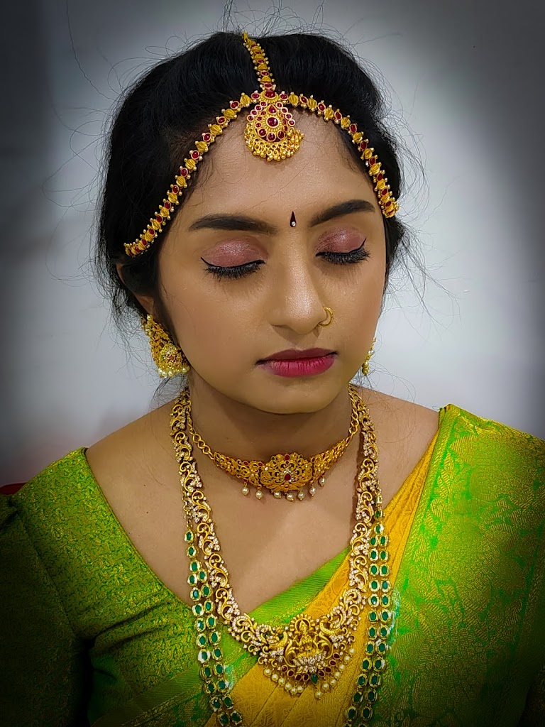 Daksha Beauty Makeovers