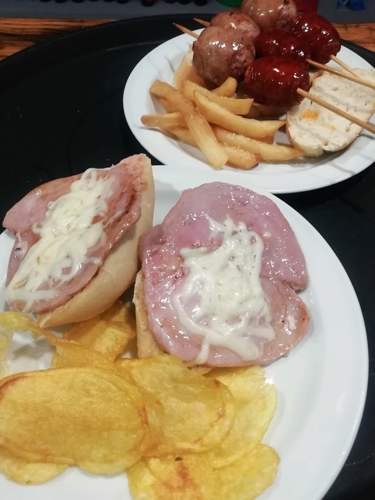 Club Diana Gastrobar — Comida y bebida