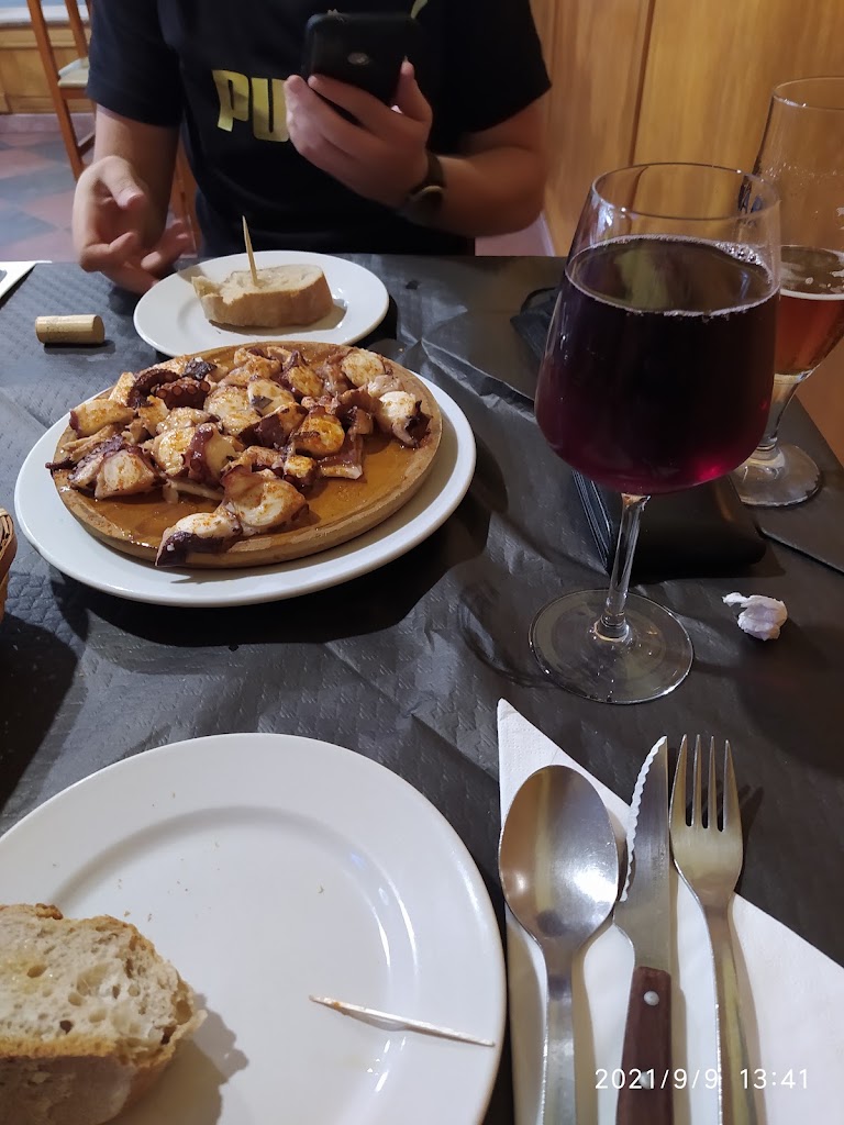 Cafe Bar Luar — Comida y bebida