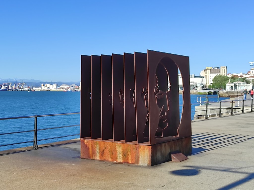 Monumento a Jose Hierro