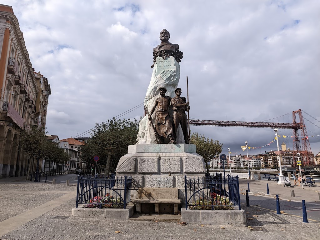 Monumento a Victor Chavarri