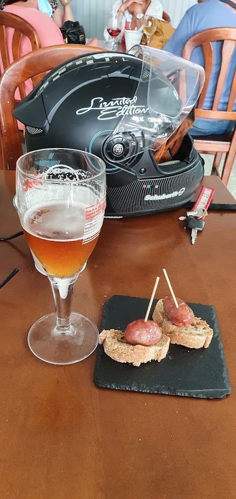 Cafe Bar Ronsel — Comida y bebida